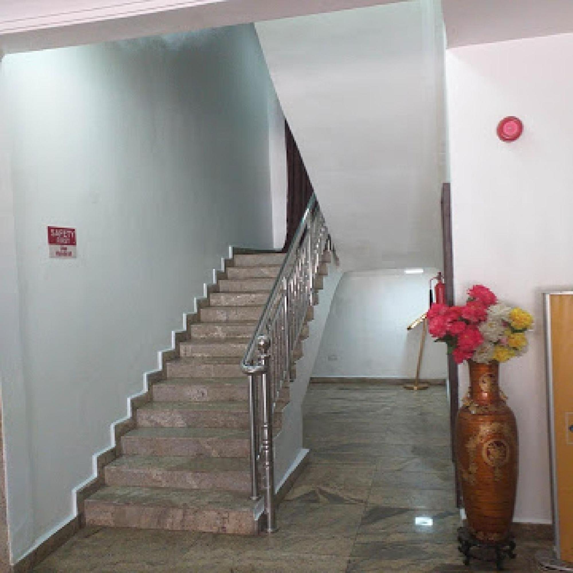 Room In Bb - Immaculate Royal International Hotel Оуери Екстериор снимка